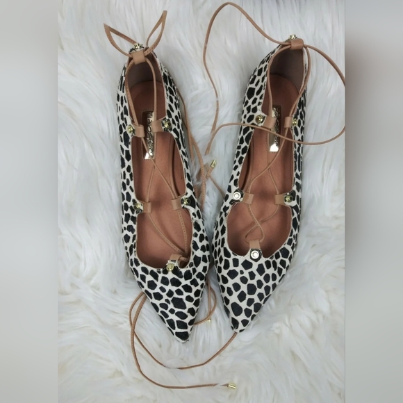 HALOGEN Owen Pointy Toe Ghillie Flats Giraffe Printed Womens Size 6.5 - Picture 3 of 5
